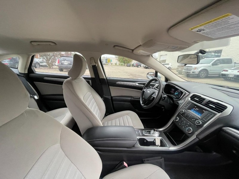 Ford Fusion Hybrid Vehicle Image 03