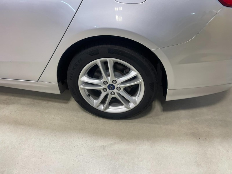 Ford Fusion Hybrid Vehicle Image 05