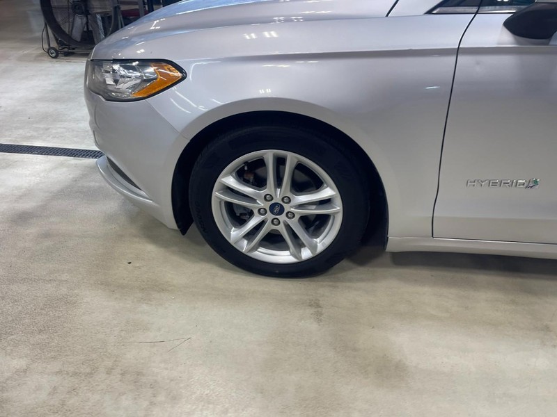 Ford Fusion Hybrid Vehicle Image 06