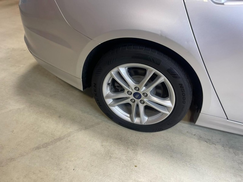 Ford Fusion Hybrid Vehicle Image 08