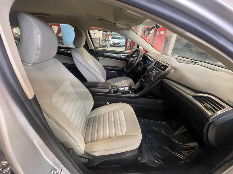 Ford Fusion Hybrid Vehicle Image 10