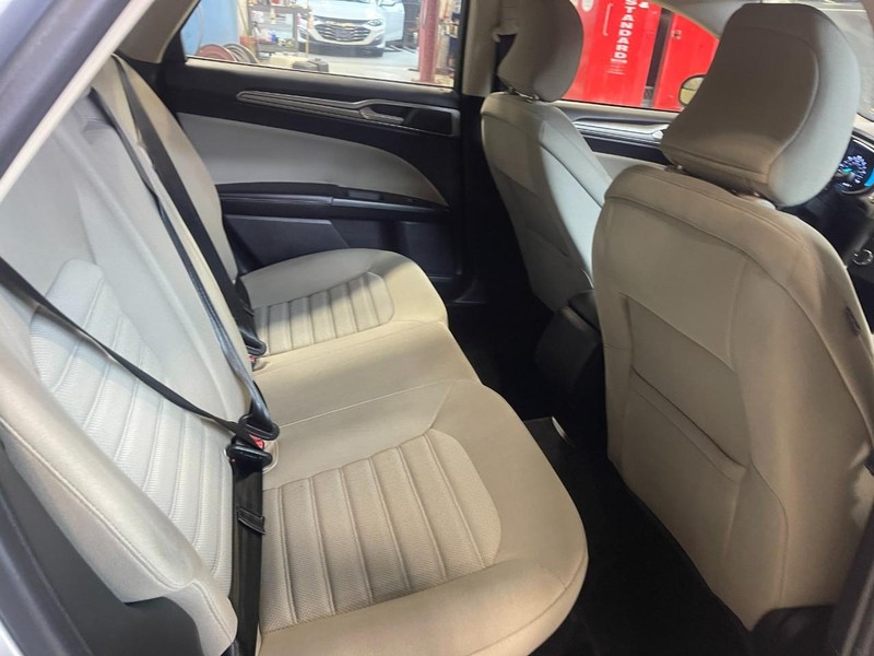 Ford Fusion Hybrid Vehicle Image 12