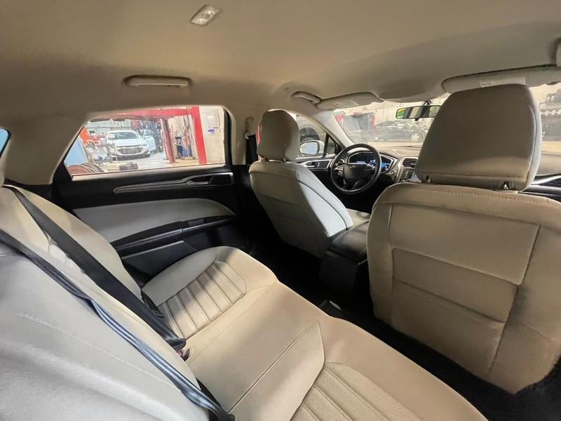 Ford Fusion Hybrid Vehicle Image 13