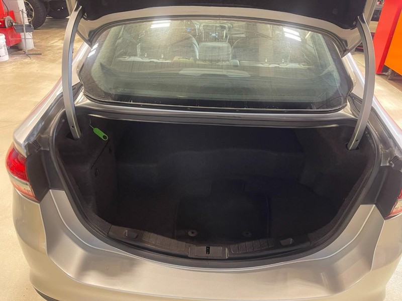 Ford Fusion Hybrid Vehicle Image 15