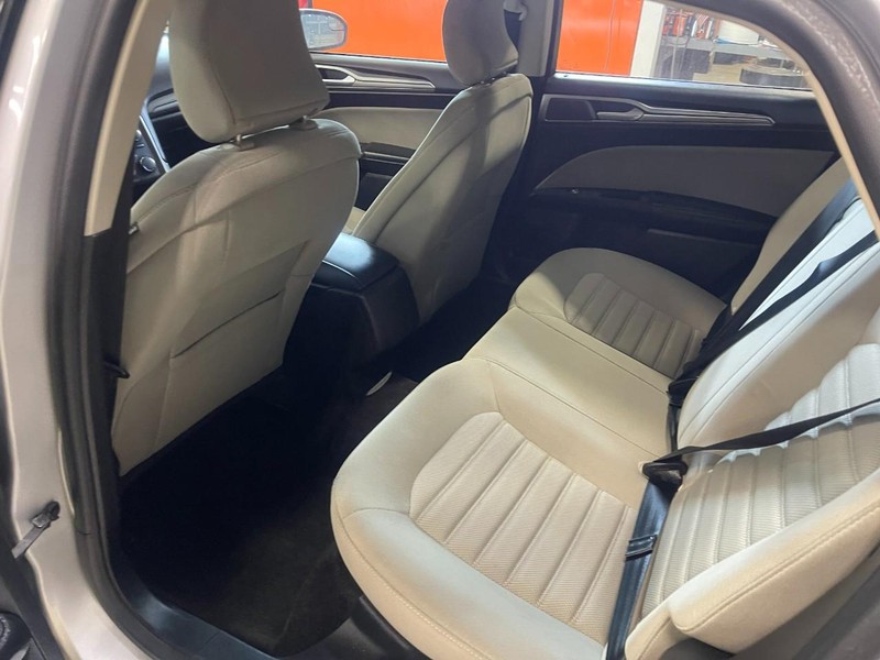 Ford Fusion Hybrid Vehicle Image 16