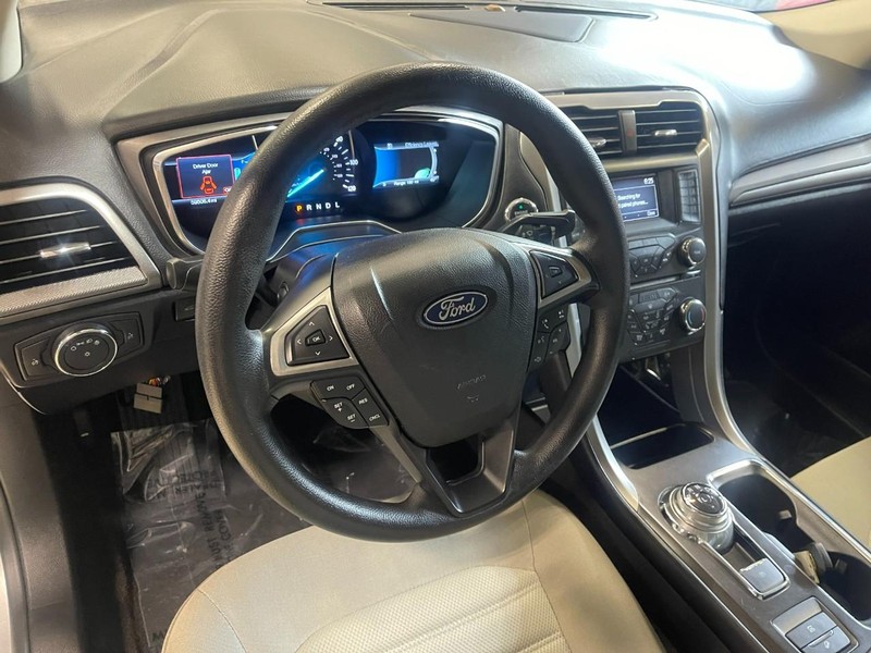Ford Fusion Hybrid Vehicle Image 21