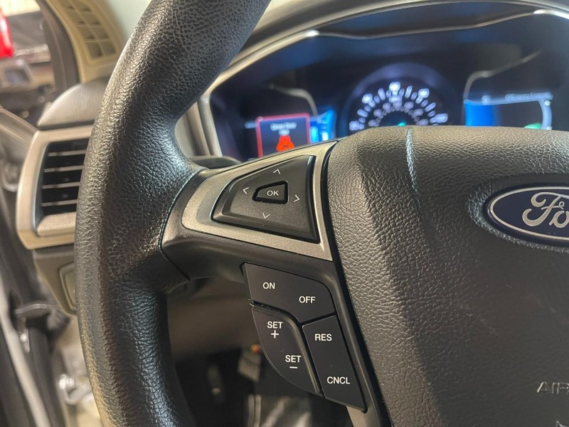 Ford Fusion Hybrid Vehicle Image 22