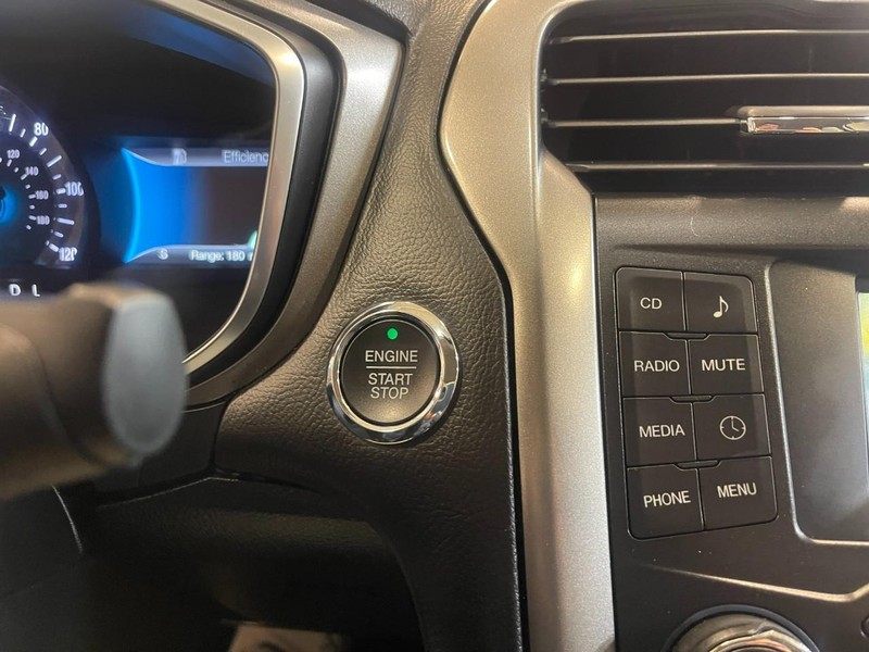 Ford Fusion Hybrid Vehicle Image 28