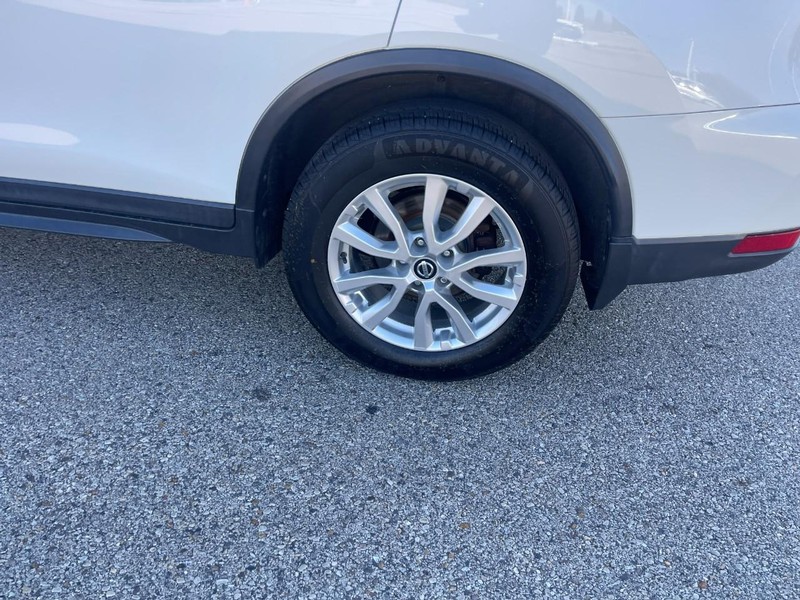 Nissan Rogue Vehicle Image 05