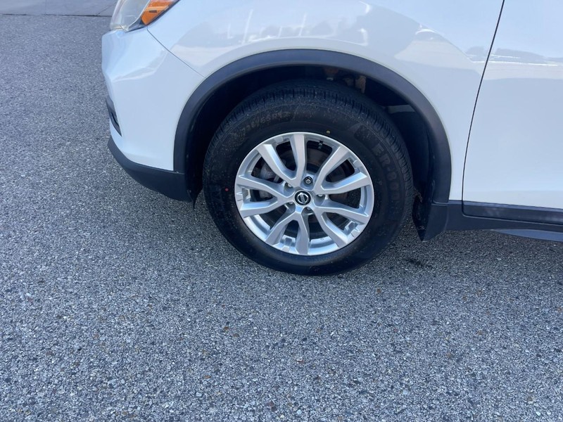 Nissan Rogue Vehicle Image 06