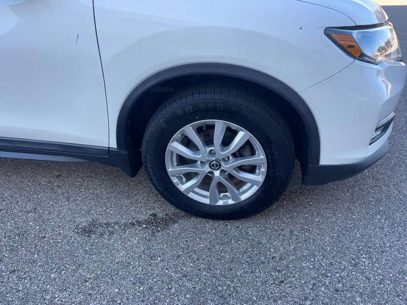 Nissan Rogue Vehicle Image 07