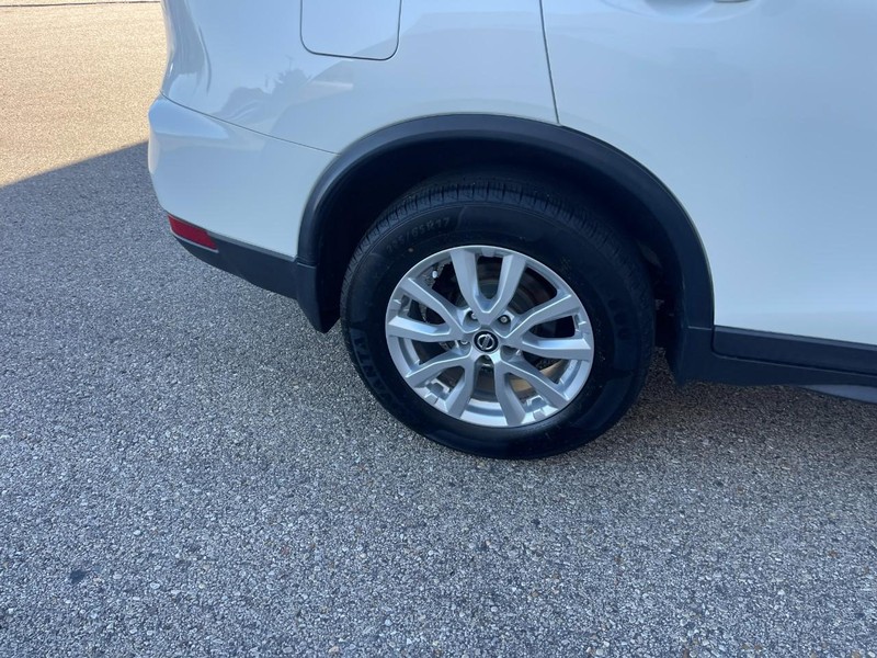 Nissan Rogue Vehicle Image 08