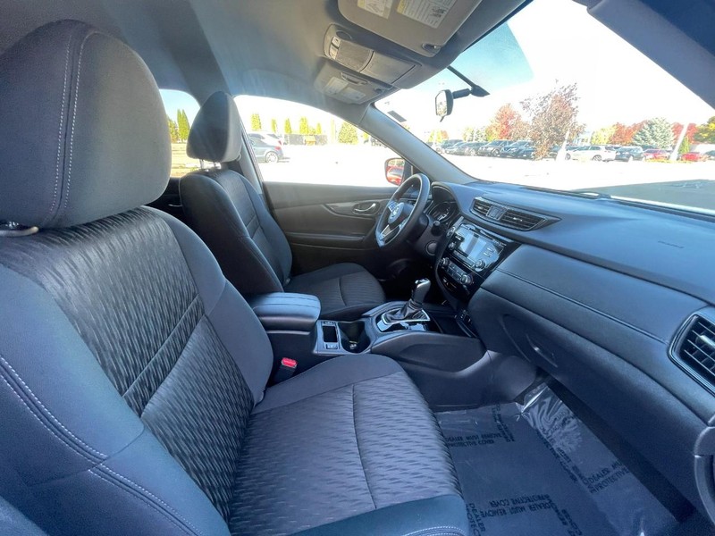 Nissan Rogue Vehicle Image 10