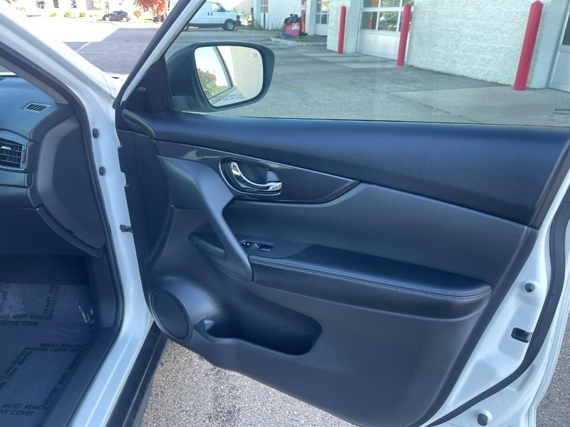 Nissan Rogue Vehicle Image 11