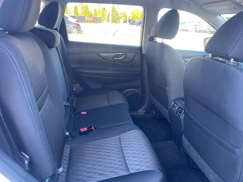 Nissan Rogue Vehicle Image 12