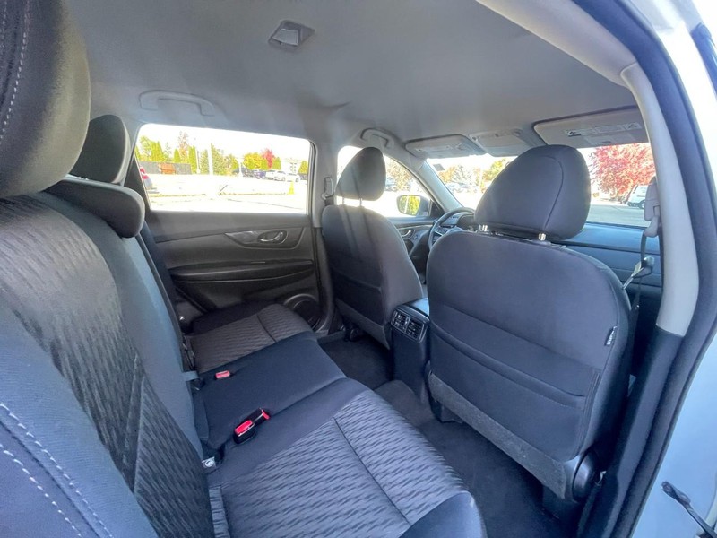 Nissan Rogue Vehicle Image 13