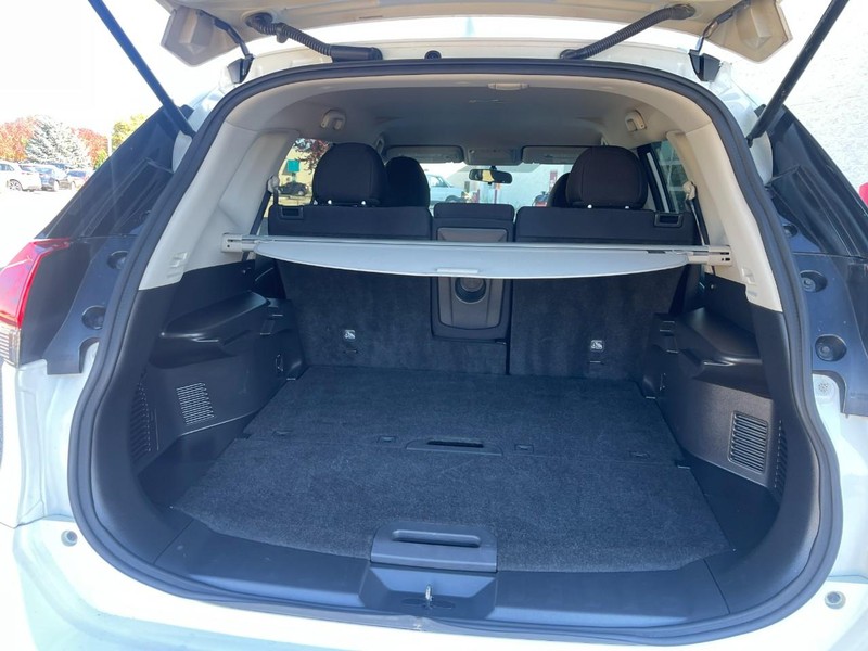 Nissan Rogue Vehicle Image 15