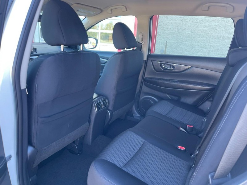 Nissan Rogue Vehicle Image 16