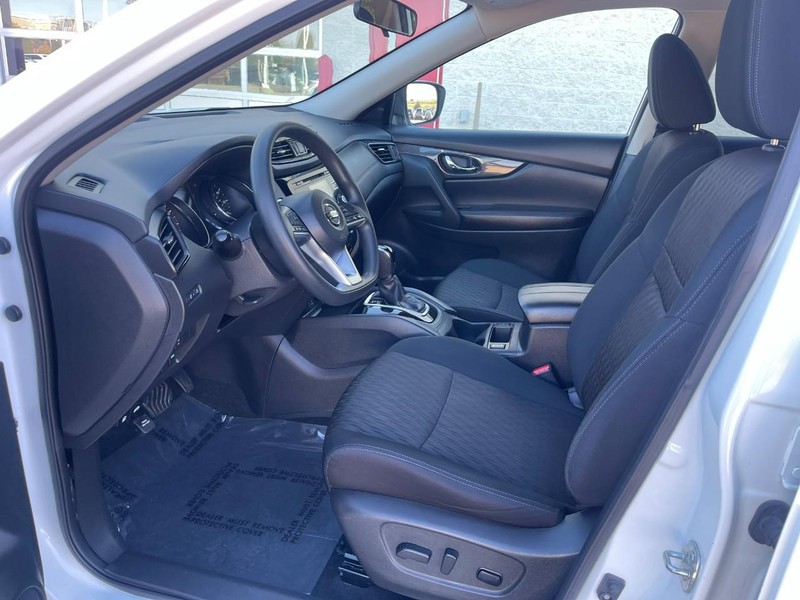 Nissan Rogue Vehicle Image 18