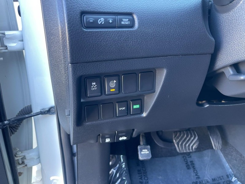 Nissan Rogue Vehicle Image 21