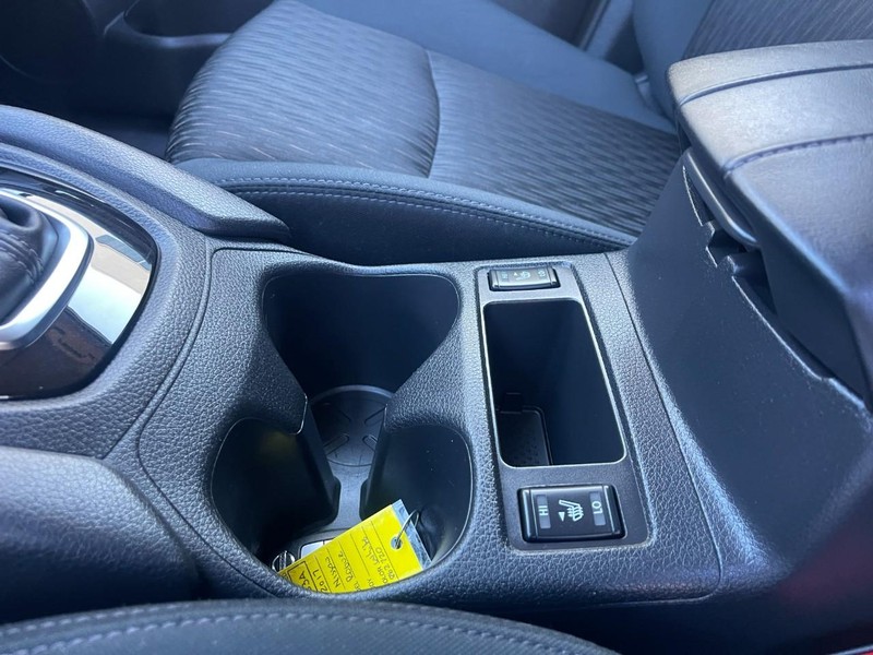 Nissan Rogue Vehicle Image 23