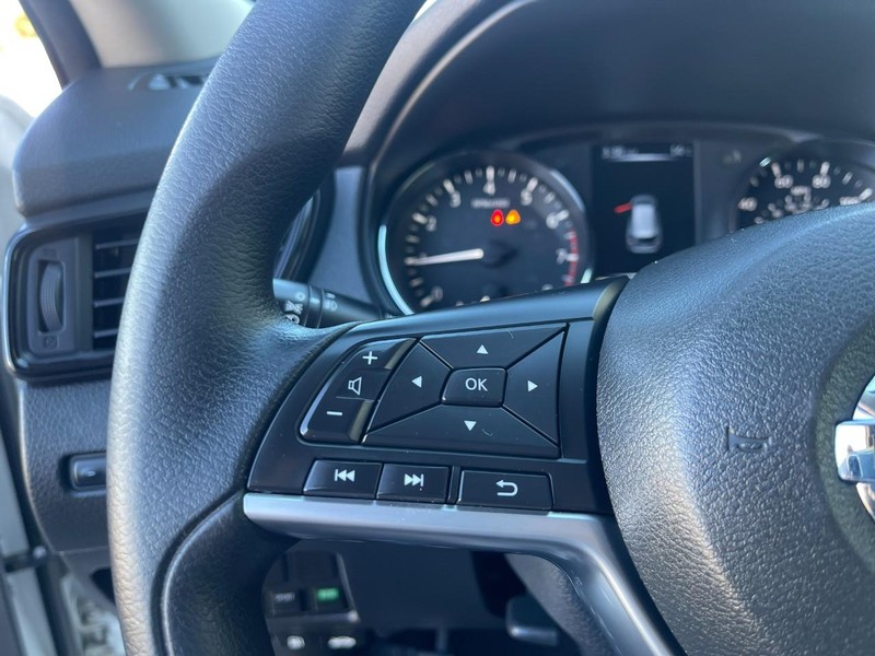 Nissan Rogue Vehicle Image 25