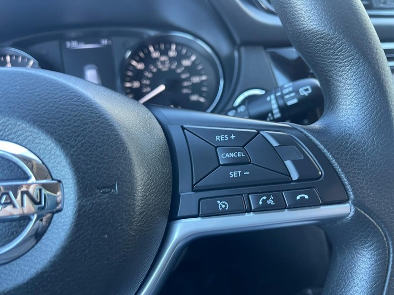 Nissan Rogue Vehicle Image 26