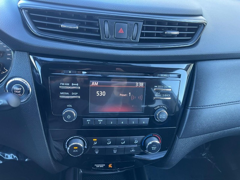 Nissan Rogue Vehicle Image 30