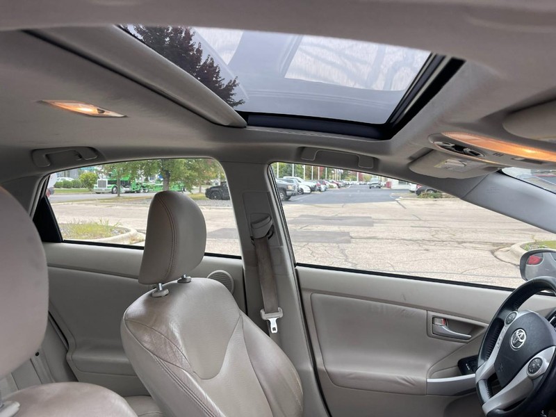 Toyota Prius Vehicle Image 03