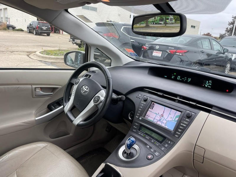 Toyota Prius Vehicle Image 05
