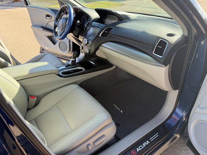 Acura RDX Vehicle Image 18