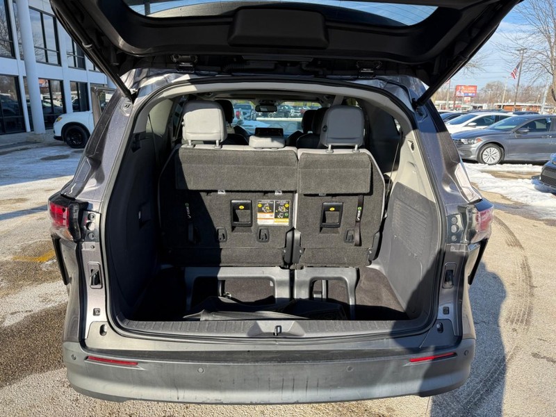 Toyota Sienna Vehicle Image 15