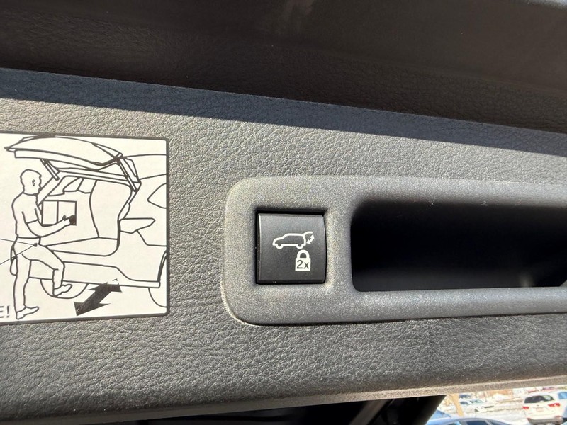 Toyota Sienna Vehicle Image 16