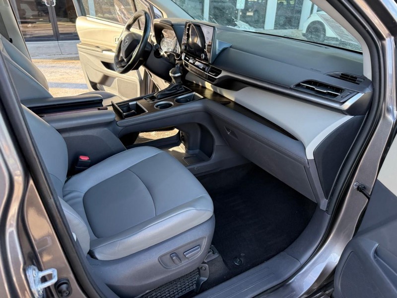 Toyota Sienna Vehicle Image 20