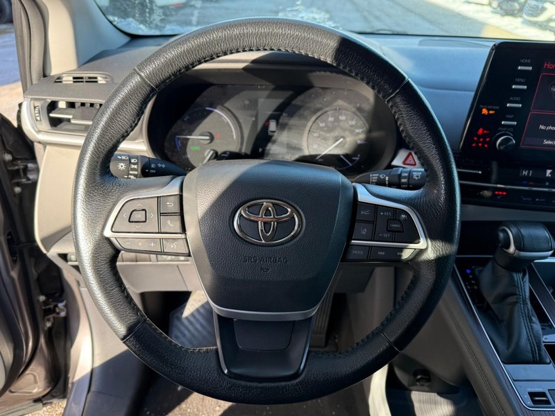 Toyota Sienna Vehicle Image 23