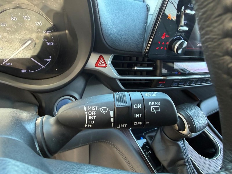 Toyota Sienna Vehicle Image 26