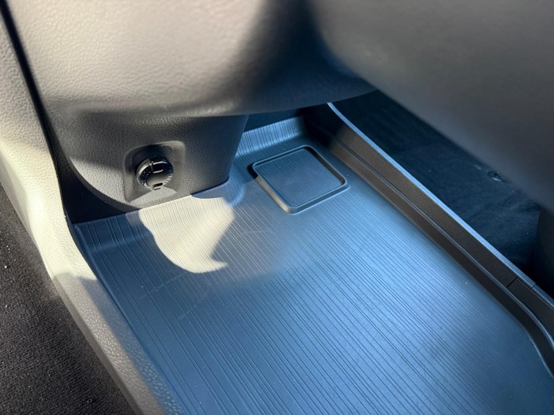 Toyota Sienna Vehicle Image 30