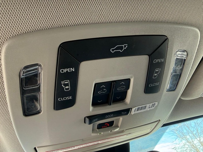 Toyota Sienna Vehicle Image 31