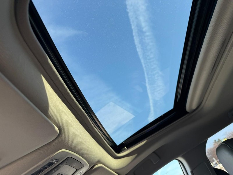 Toyota Sienna Vehicle Image 32