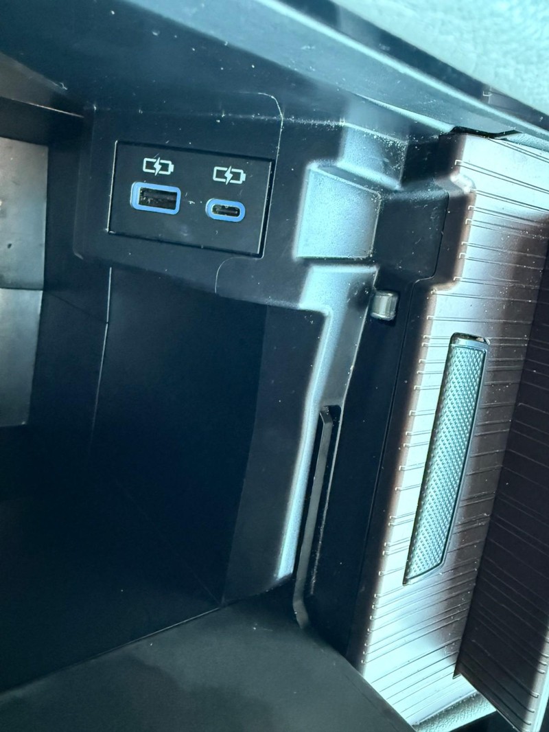 Toyota Sienna Vehicle Image 33