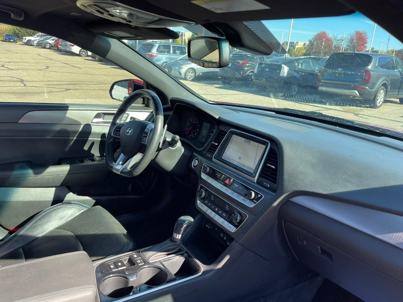 Hyundai Sonata Vehicle Image 02