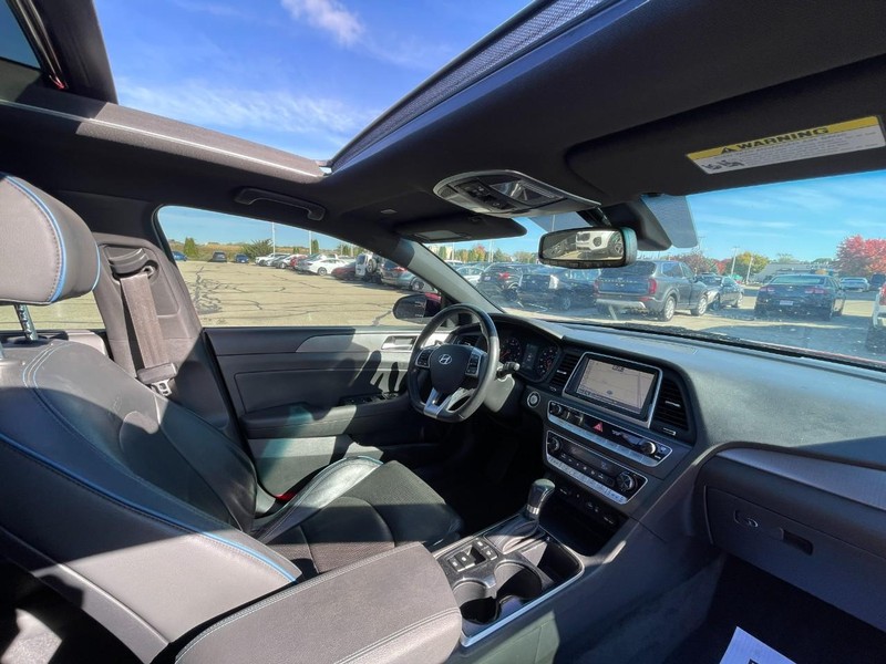 Hyundai Sonata Vehicle Image 04