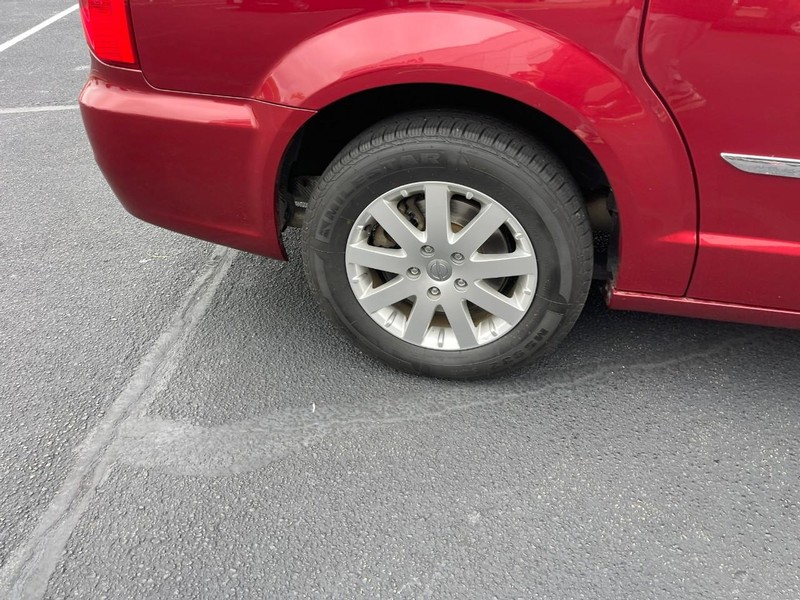 Chrysler Town & Country Vehicle Image 08