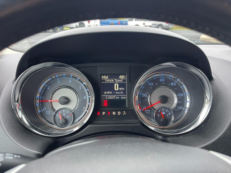 Chrysler Town & Country Vehicle Image 26