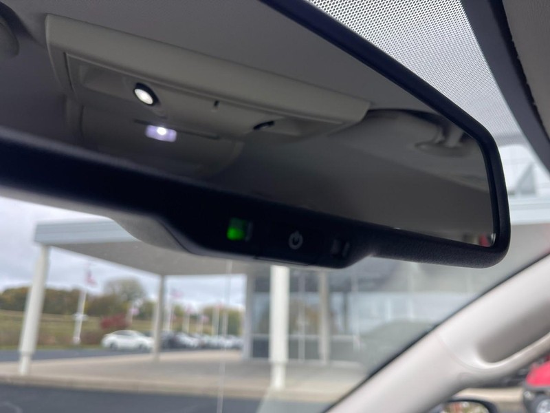 Chrysler Town & Country Vehicle Image 27