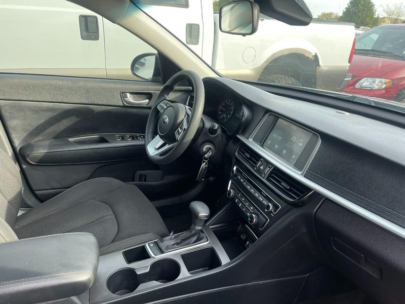 Kia Optima Vehicle Image 02