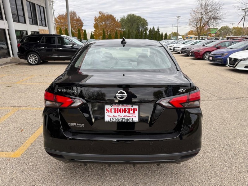 Nissan Versa Vehicle Image 06