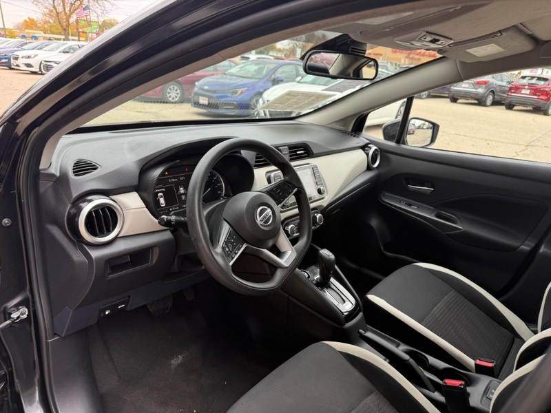 Nissan Versa Vehicle Image 10