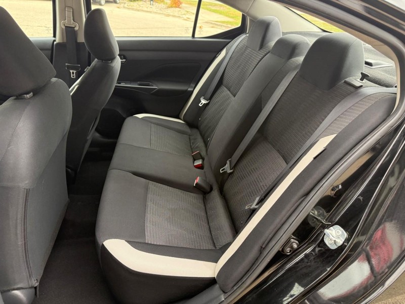 Nissan Versa Vehicle Image 11