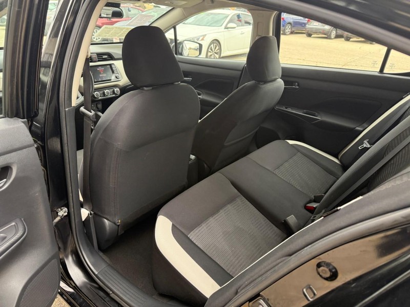 Nissan Versa Vehicle Image 12